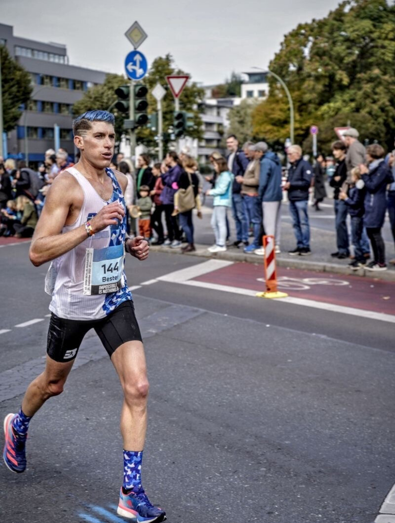 man with blue air running fast in a marathon.